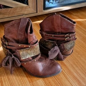 Brown size 9 booties from buckle